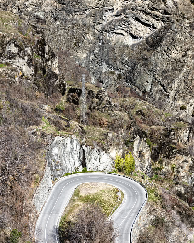 Rocky slope crossed by a line