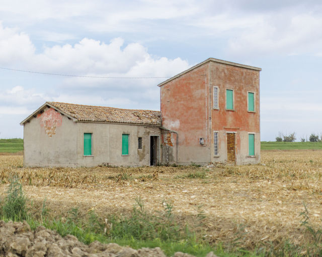Gita sul delta — rural building